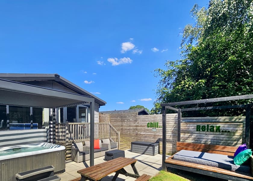 Spa Radiance (EV charger) - Raywell Hall Country Lodges, Raywell, Beverley