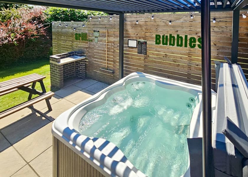 Spa Radiance (EV charger) - Raywell Hall Country Lodges, Raywell, Beverley