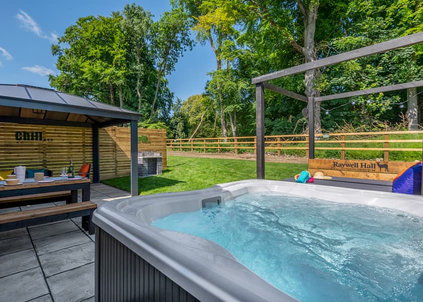 Woodside Spa - Raywell Hall Country Lodges, Raywell, Beverley