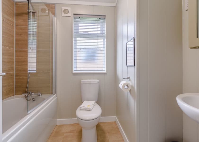 Woodside Spa - Raywell Hall Country Lodges, Raywell, Beverley