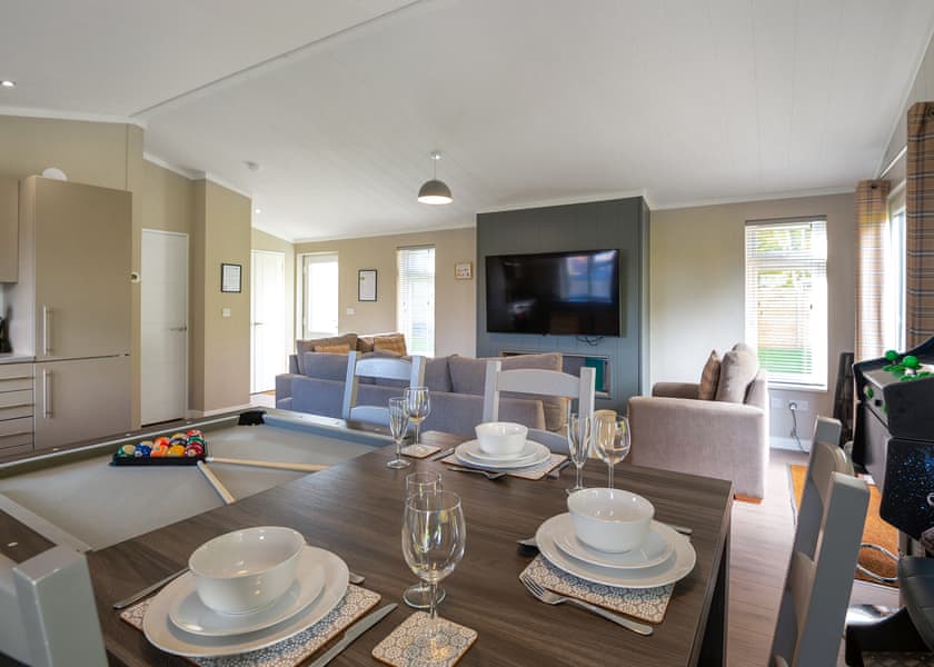 Dreamwood Spa - Raywell Hall Country Lodges, Raywell, Beverley