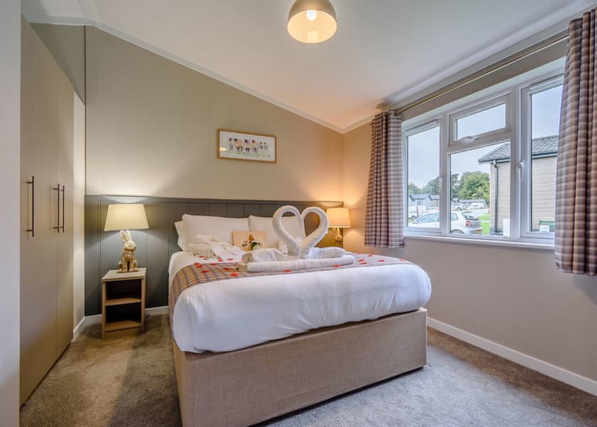 Dreamwood Spa - Raywell Hall Country Lodges, Raywell, Beverley