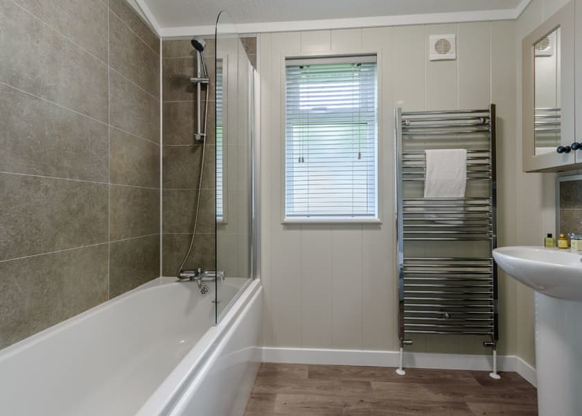 Dreamwood Spa - Raywell Hall Country Lodges, Raywell, Beverley