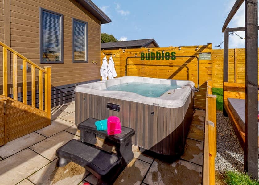 Spa Jubilation (Pet) - Raywell Hall Country Lodges, Raywell, Beverley