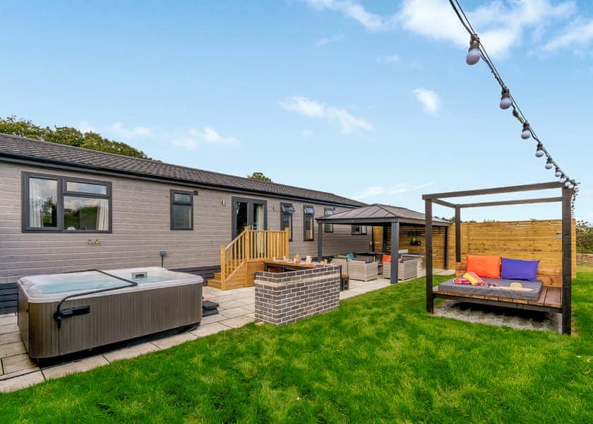Spa Utopia - Raywell Hall Country Lodges, Raywell, Beverley
