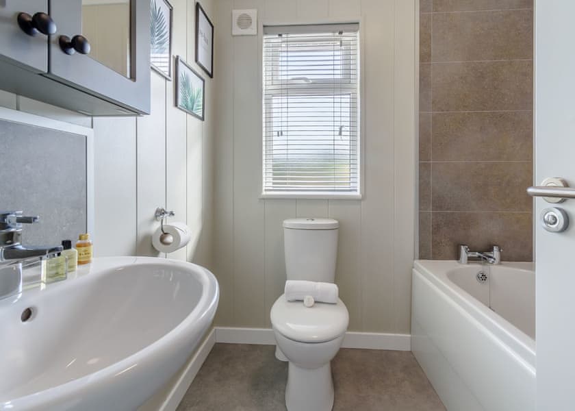 Spa Utopia - Raywell Hall Country Lodges, Raywell, Beverley