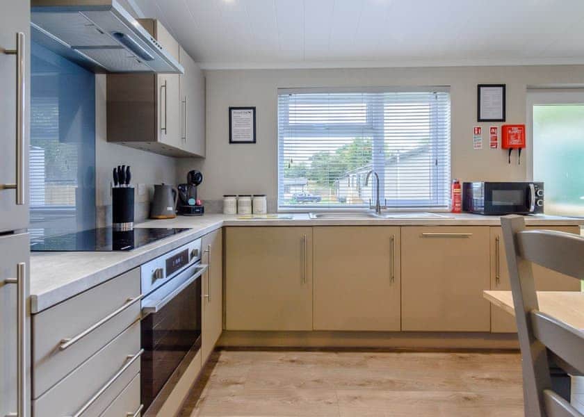 Spa Ovation - Raywell Hall Country Lodges, Raywell, Beverley