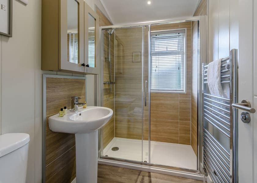Spa Ovation - Raywell Hall Country Lodges, Raywell, Beverley