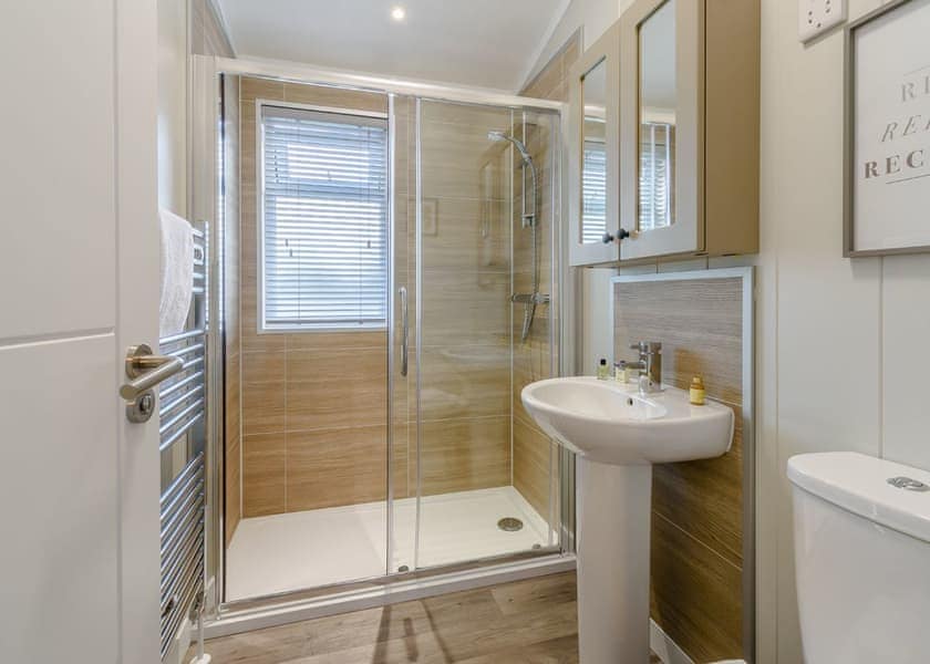 Spa Ovation - Raywell Hall Country Lodges, Raywell, Beverley