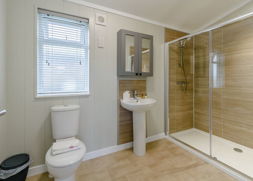 Spa Driftaway - Raywell Hall Country Lodges, Raywell, Beverley