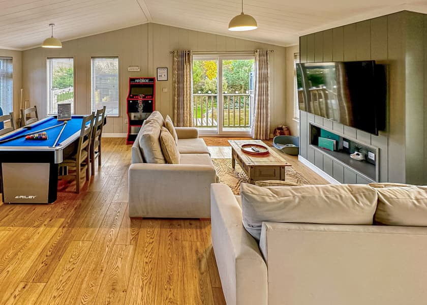 Wolds View Spa (Pet Garden) - Raywell Hall Country Lodges, Raywell, Beverley