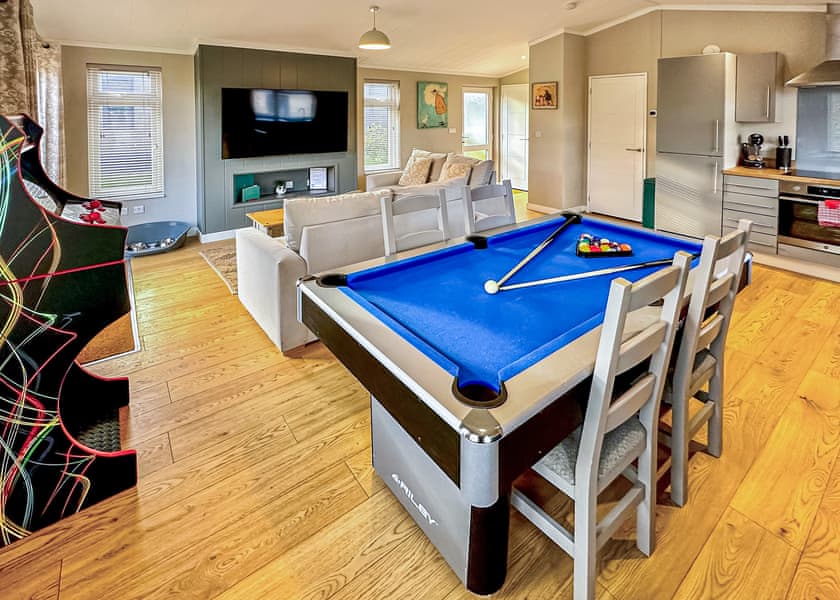 Wolds View Spa (Pet Garden) - Raywell Hall Country Lodges, Raywell, Beverley