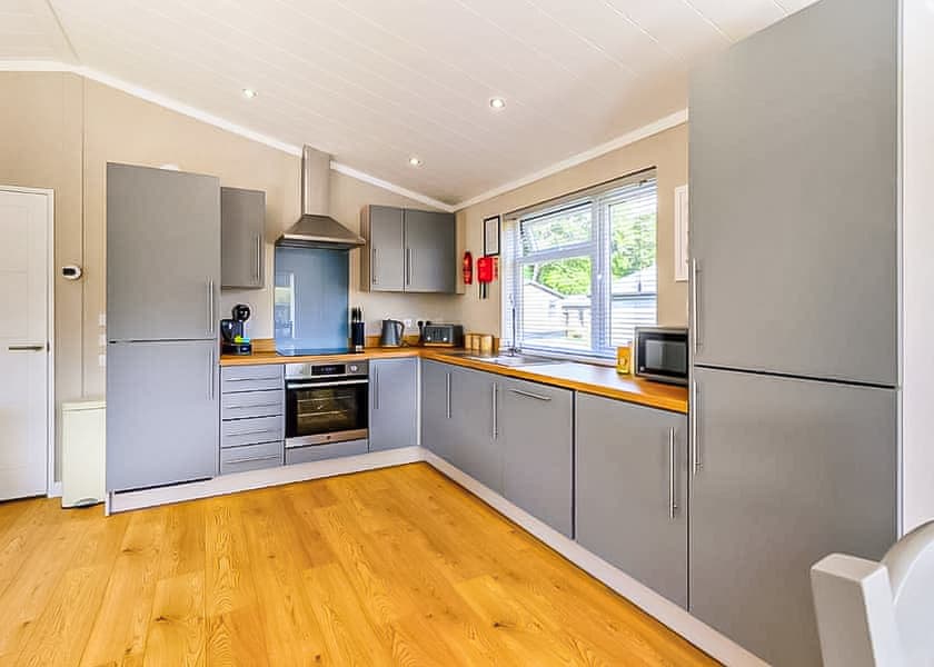 Wolds View Spa (Pet Garden) - Raywell Hall Country Lodges, Raywell, Beverley