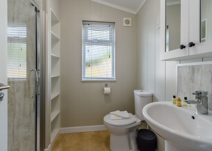 Wolds View Spa (Pet Garden) - Raywell Hall Country Lodges, Raywell, Beverley