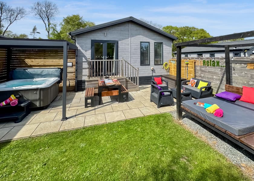 Twilight Spa (Pet Garden) - Raywell Hall Country Lodges, Raywell, Beverley