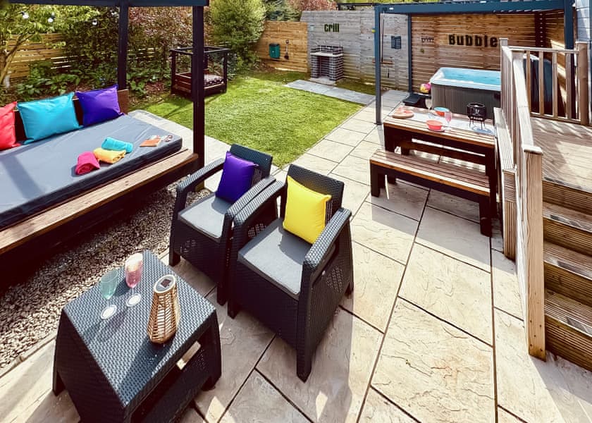 Twilight Spa (Pet Garden) - Raywell Hall Country Lodges, Raywell, Beverley