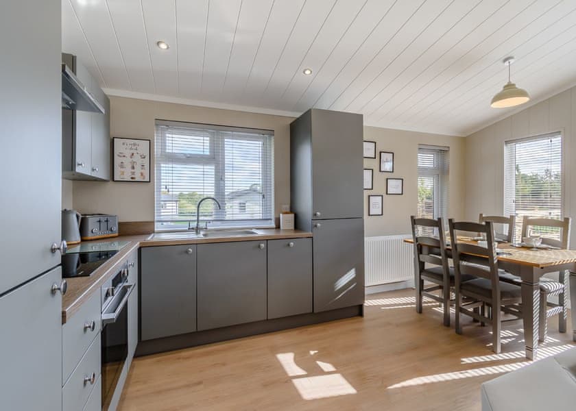 Twilight Spa (Pet Garden) - Raywell Hall Country Lodges, Raywell, Beverley