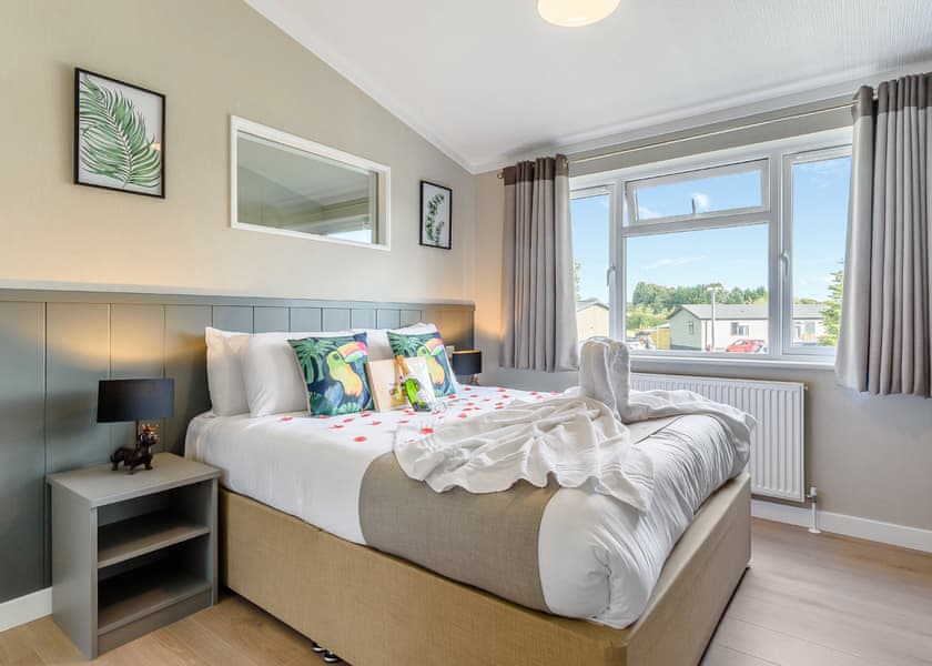 Twilight Spa (Pet Garden) - Raywell Hall Country Lodges, Raywell, Beverley