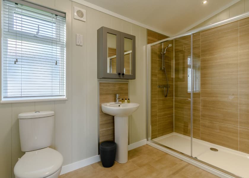 Twilight Spa (Pet Garden) - Raywell Hall Country Lodges, Raywell, Beverley