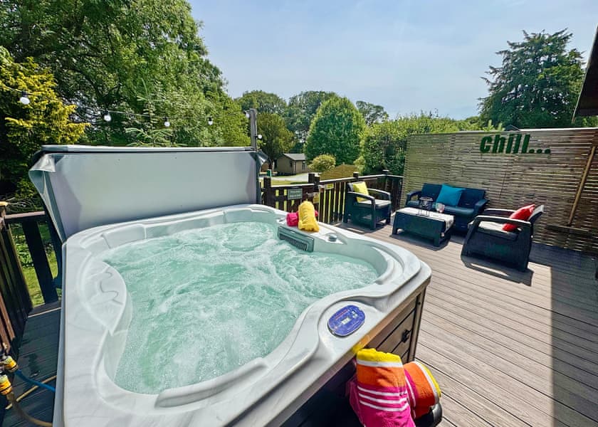 Amblewood Spa (Pet) - Raywell Hall Country Lodges, Raywell, Beverley