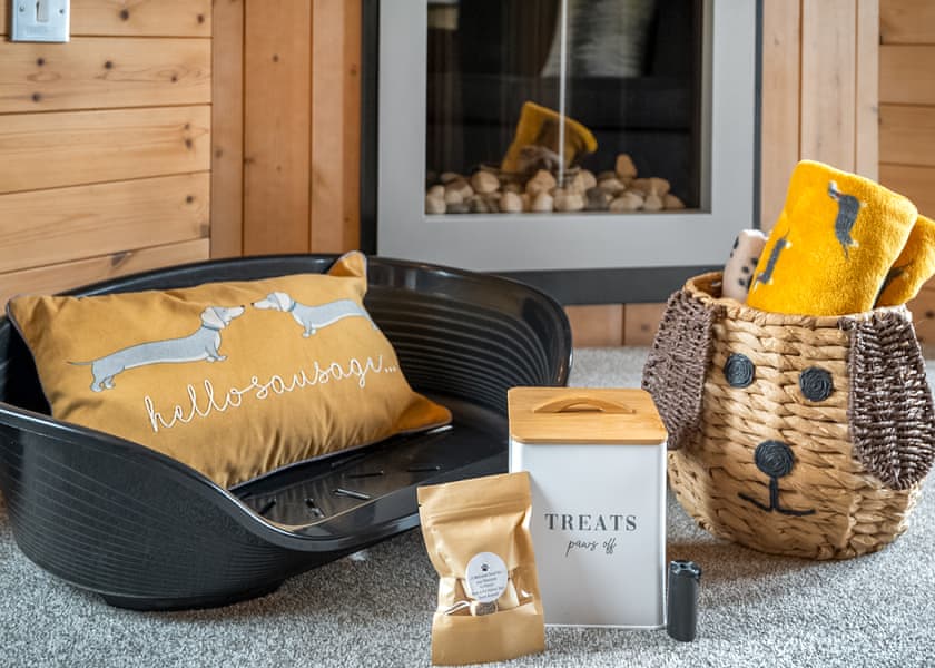 Amblewood Spa (Pet) - Raywell Hall Country Lodges, Raywell, Beverley