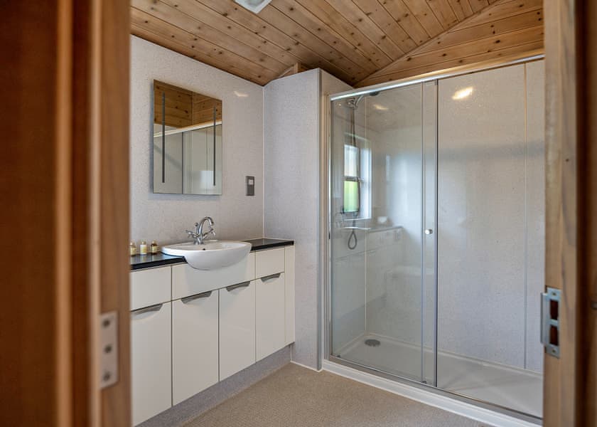 Amblewood Spa (Pet) - Raywell Hall Country Lodges, Raywell, Beverley