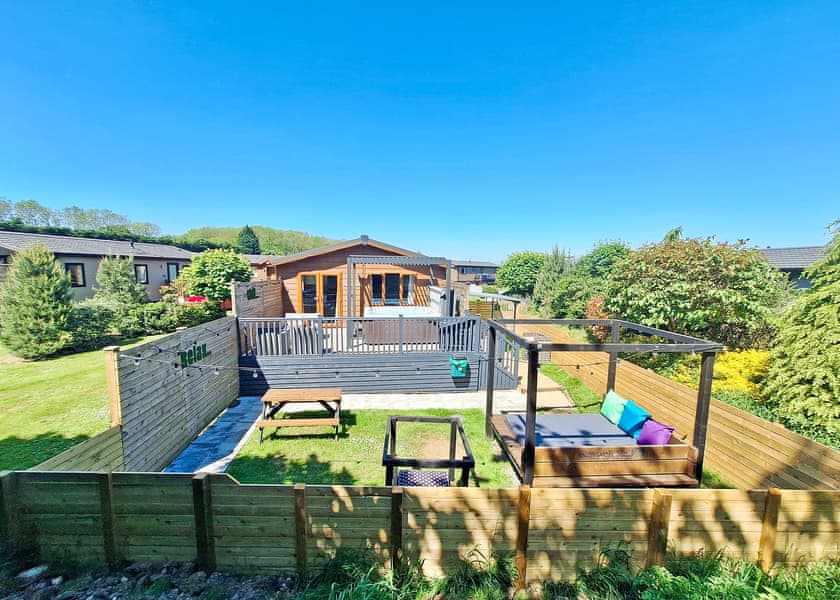 Spa Castaway (Pet Garden) in Raywell, Beverley Hoseasons