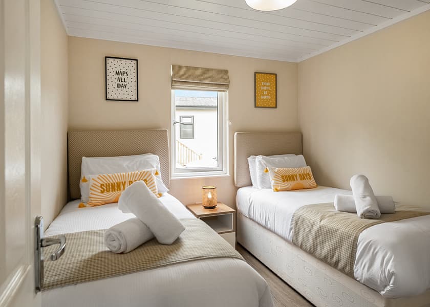 Spa Castaway (Pet Garden) - Raywell Hall Country Lodges, Raywell, Beverley