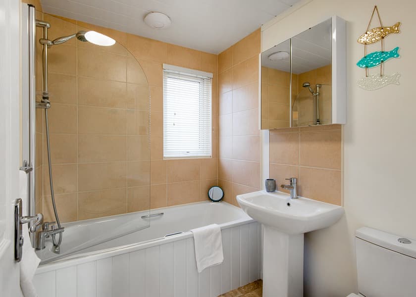 Spa Castaway (Pet Garden) - Raywell Hall Country Lodges, Raywell, Beverley