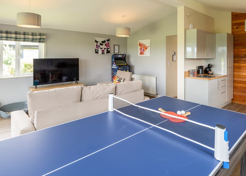 Spa Lookout (Pet Garden) - Raywell Hall Country Lodges, Raywell, Beverley