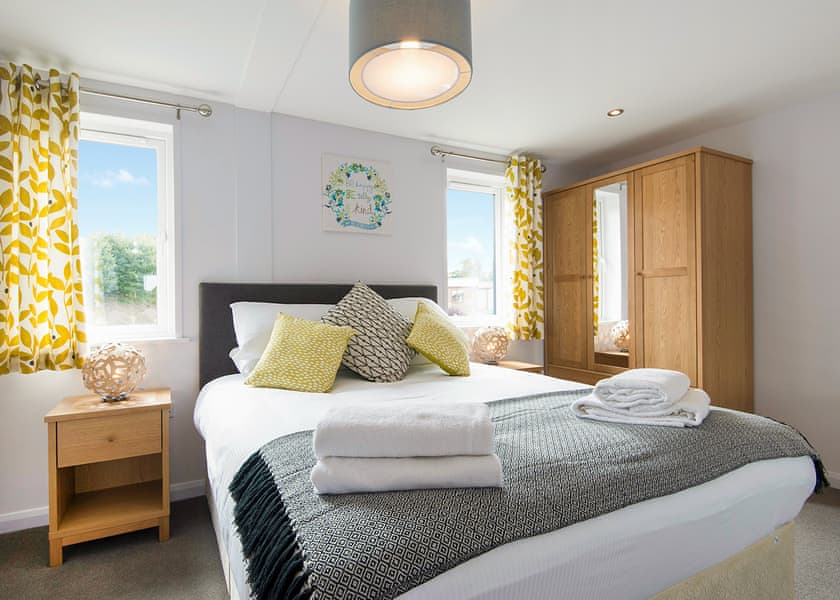 Spa Lookout (Pet Garden) - Raywell Hall Country Lodges, Raywell, Beverley