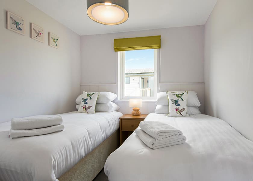 Spa Lookout (Pet Garden) - Raywell Hall Country Lodges, Raywell, Beverley