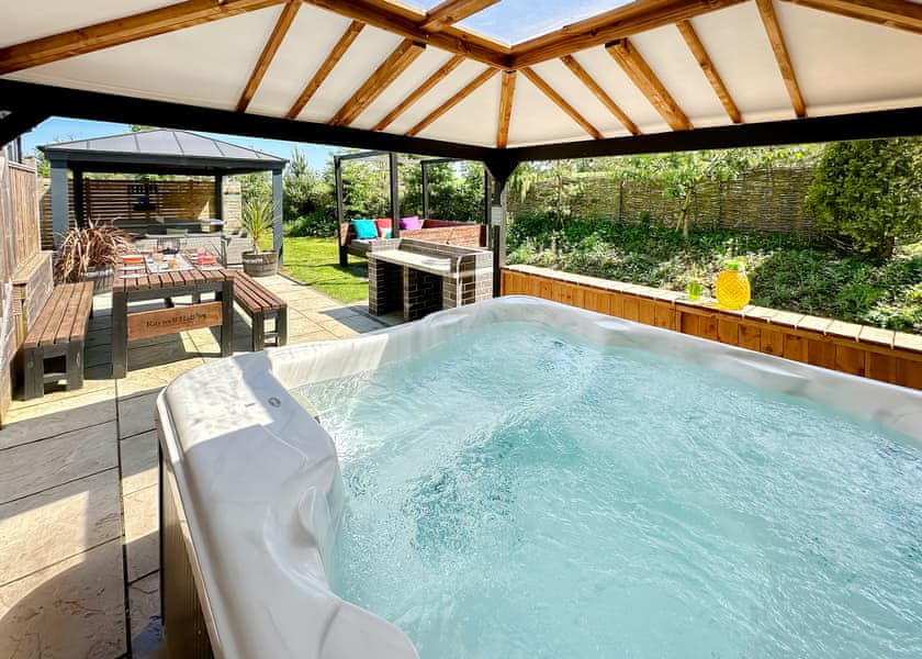 Spa Rhapsody - Raywell Hall Country Lodges, Raywell, Beverley