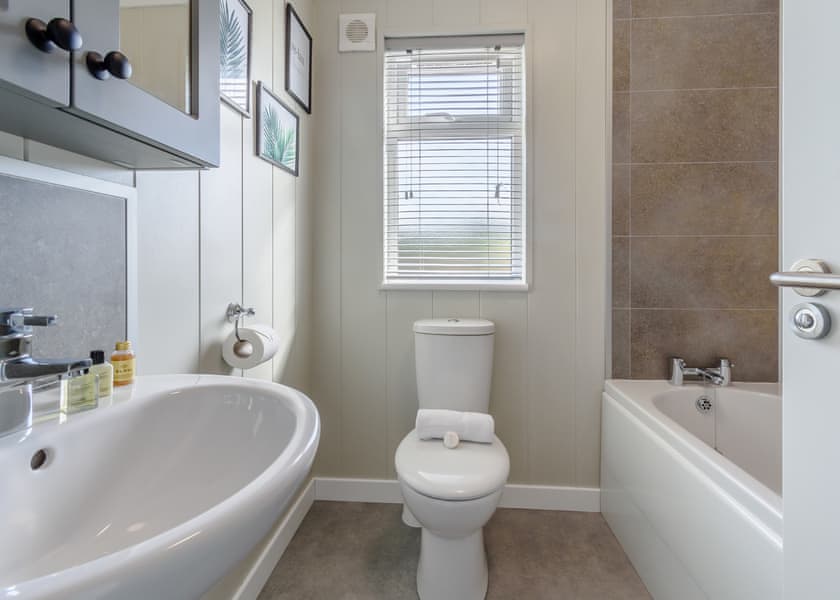 Spa Rhapsody - Raywell Hall Country Lodges, Raywell, Beverley