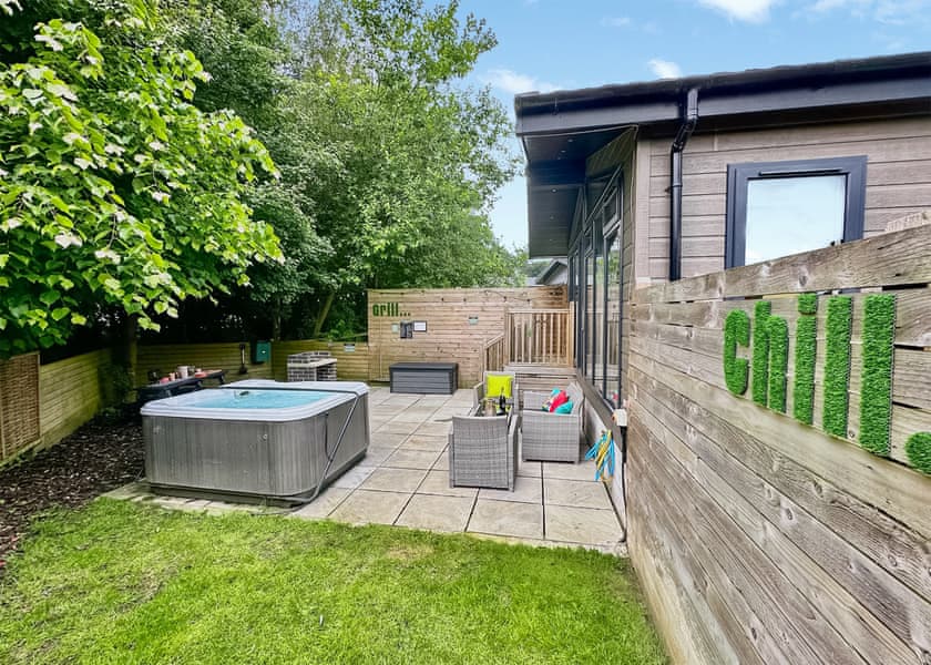 Spa Harmony (Pet Garden) - Raywell Hall Country Lodges, Raywell, Beverley