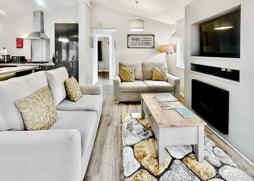 Spa Harmony (Pet Garden) - Raywell Hall Country Lodges, Raywell, Beverley