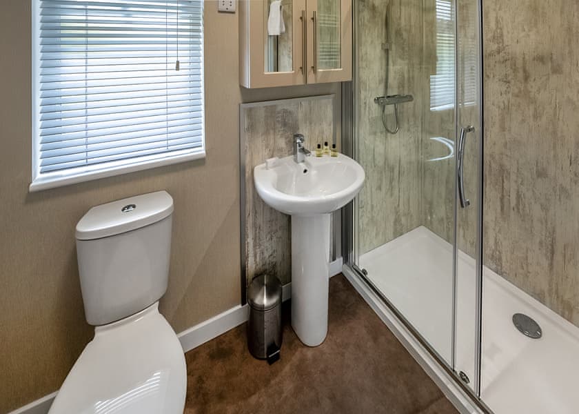 Woodland Spa (Pet) - Raywell Hall Country Lodges, Raywell, Beverley