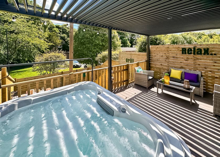 Beechwood Spa (Pet Garden) - Raywell Hall Country Lodges, Raywell, Beverley