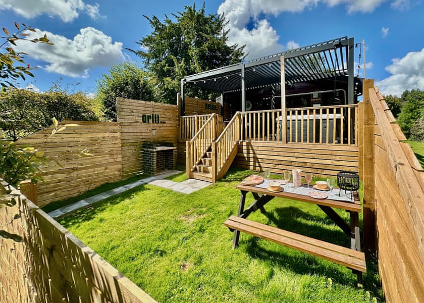 Beechwood Spa (Pet Garden) - Raywell Hall Country Lodges, Raywell, Beverley