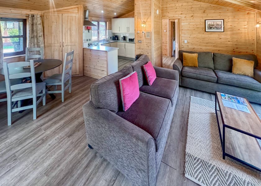 Beechwood Spa (Pet Garden) - Raywell Hall Country Lodges, Raywell, Beverley