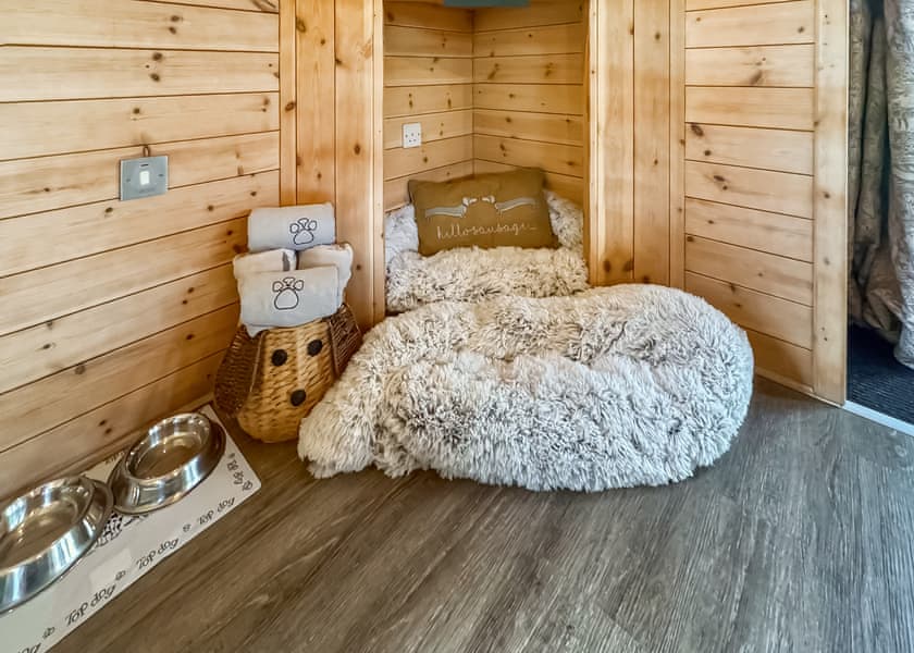 Beechwood Spa (Pet Garden) - Raywell Hall Country Lodges, Raywell, Beverley