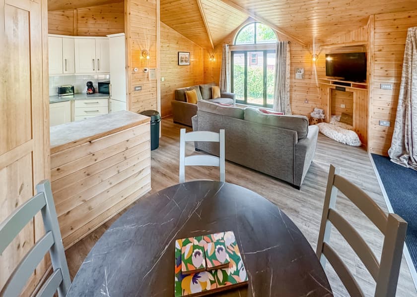 Beechwood Spa (Pet Garden) - Raywell Hall Country Lodges, Raywell, Beverley