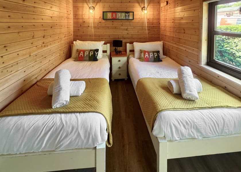 Beechwood Spa (Pet Garden) - Raywell Hall Country Lodges, Raywell, Beverley