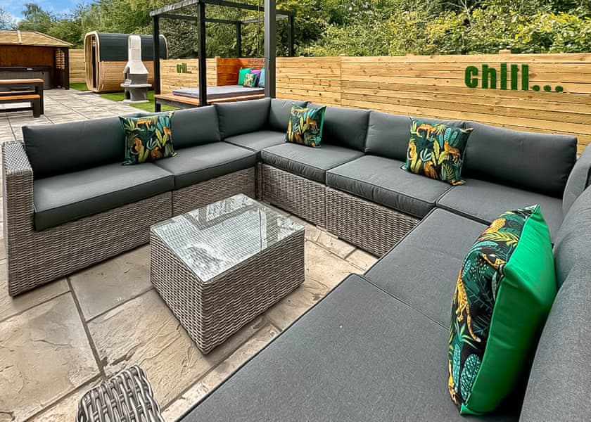 Spa Sensation (Sauna & Hot Tub) - Raywell Hall Country Lodges, Raywell, Beverley