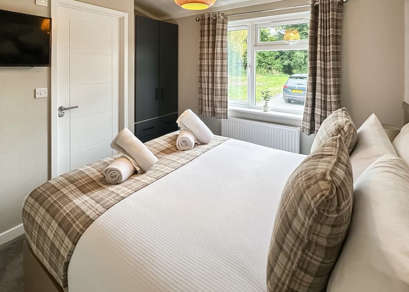 Spa Sensation (Sauna & Hot Tub) - Raywell Hall Country Lodges, Raywell, Beverley