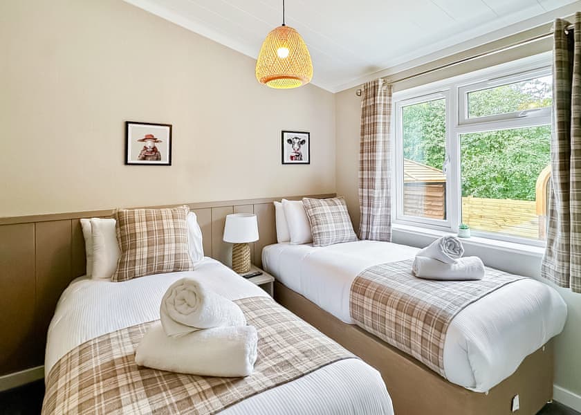 Spa Sensation (Sauna & Hot Tub) - Raywell Hall Country Lodges, Raywell, Beverley