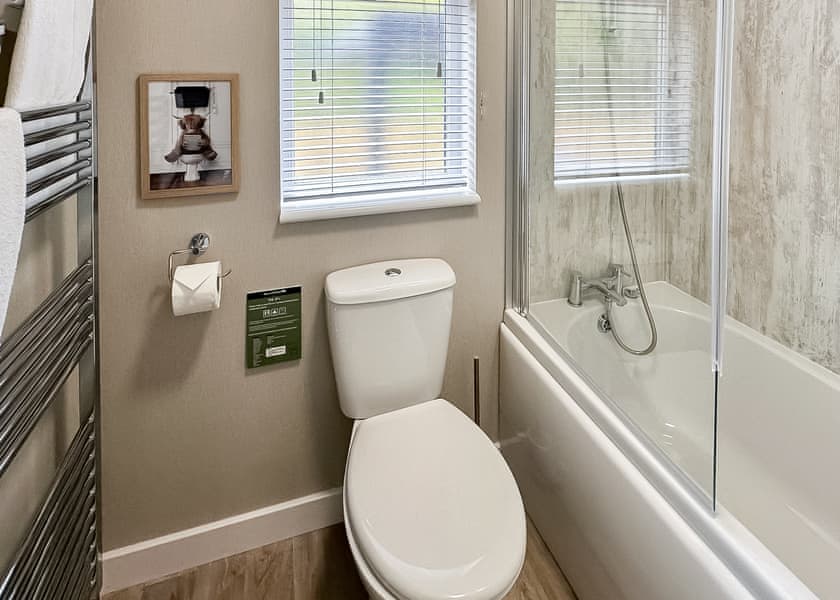 Spa Sensation (Sauna & Hot Tub) - Raywell Hall Country Lodges, Raywell, Beverley