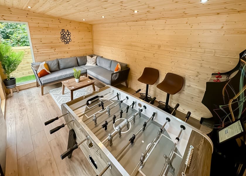 Spa Sensation (Sauna & Hot Tub) - Raywell Hall Country Lodges, Raywell, Beverley
