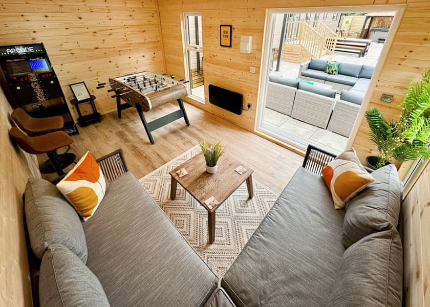 Spa Sensation (Sauna & Hot Tub) - Raywell Hall Country Lodges, Raywell, Beverley