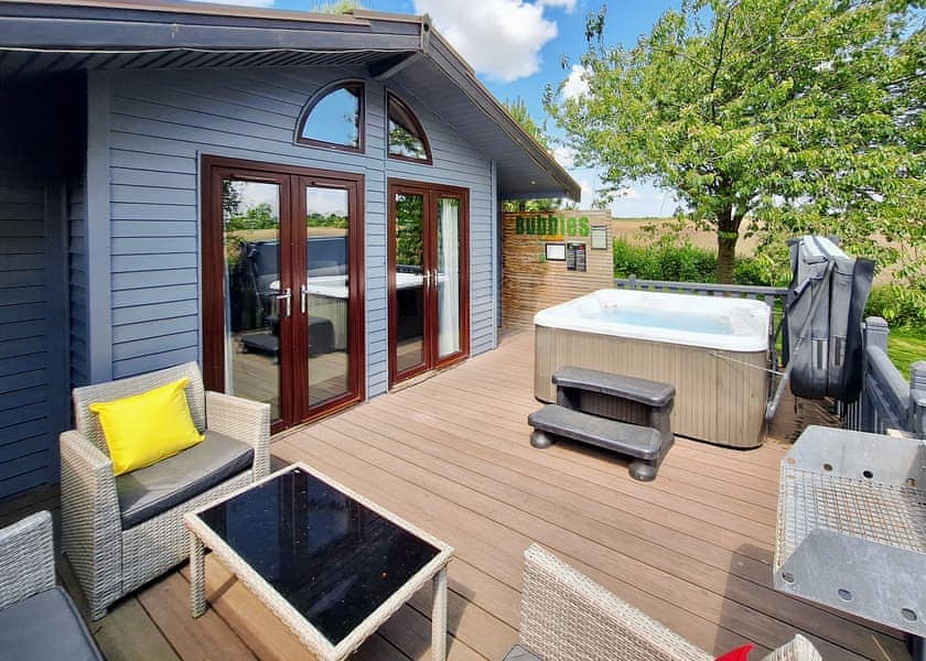Larchwood Spa - Raywell Hall Country Lodges, Raywell, Beverley